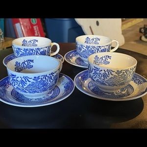 Blue willow teacups & saucers
